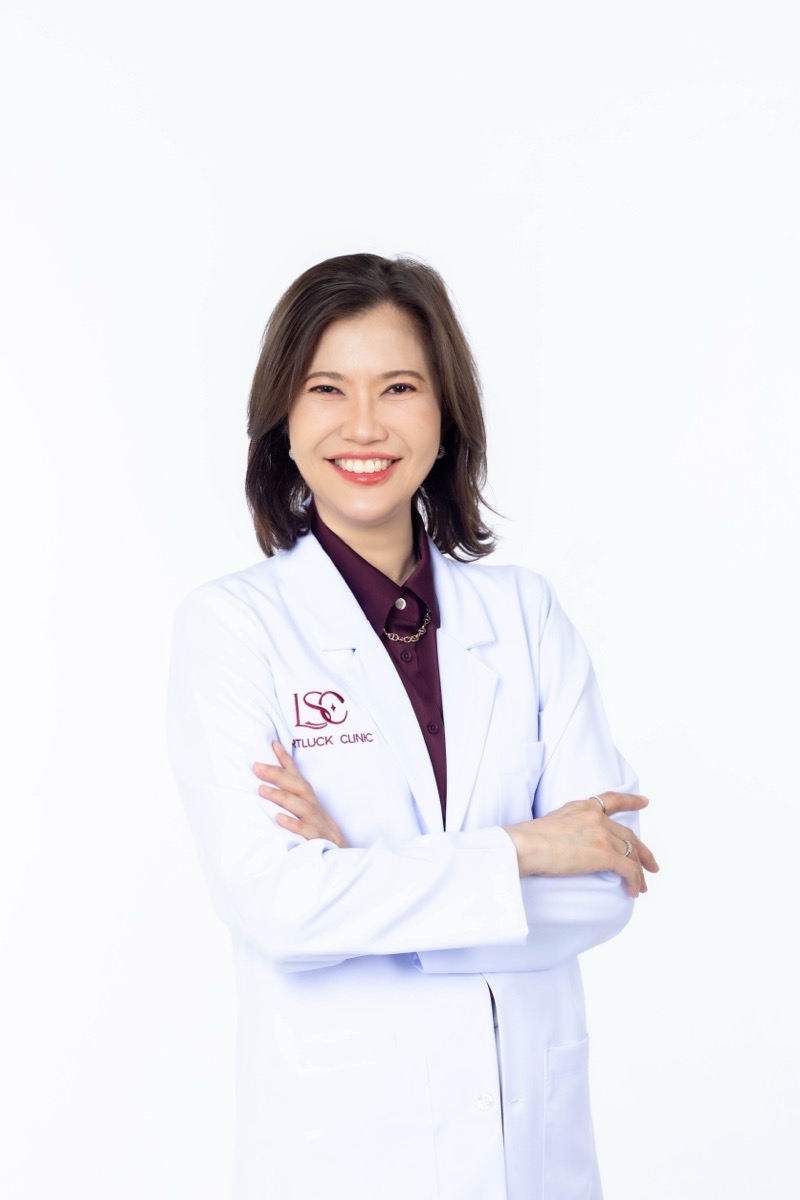 พญ.อัจจนา ลิ่มศิลา (หมอปุ้ย) แพทย์เฉพาะทางด้านผิวหนัง Lertluck Clinic